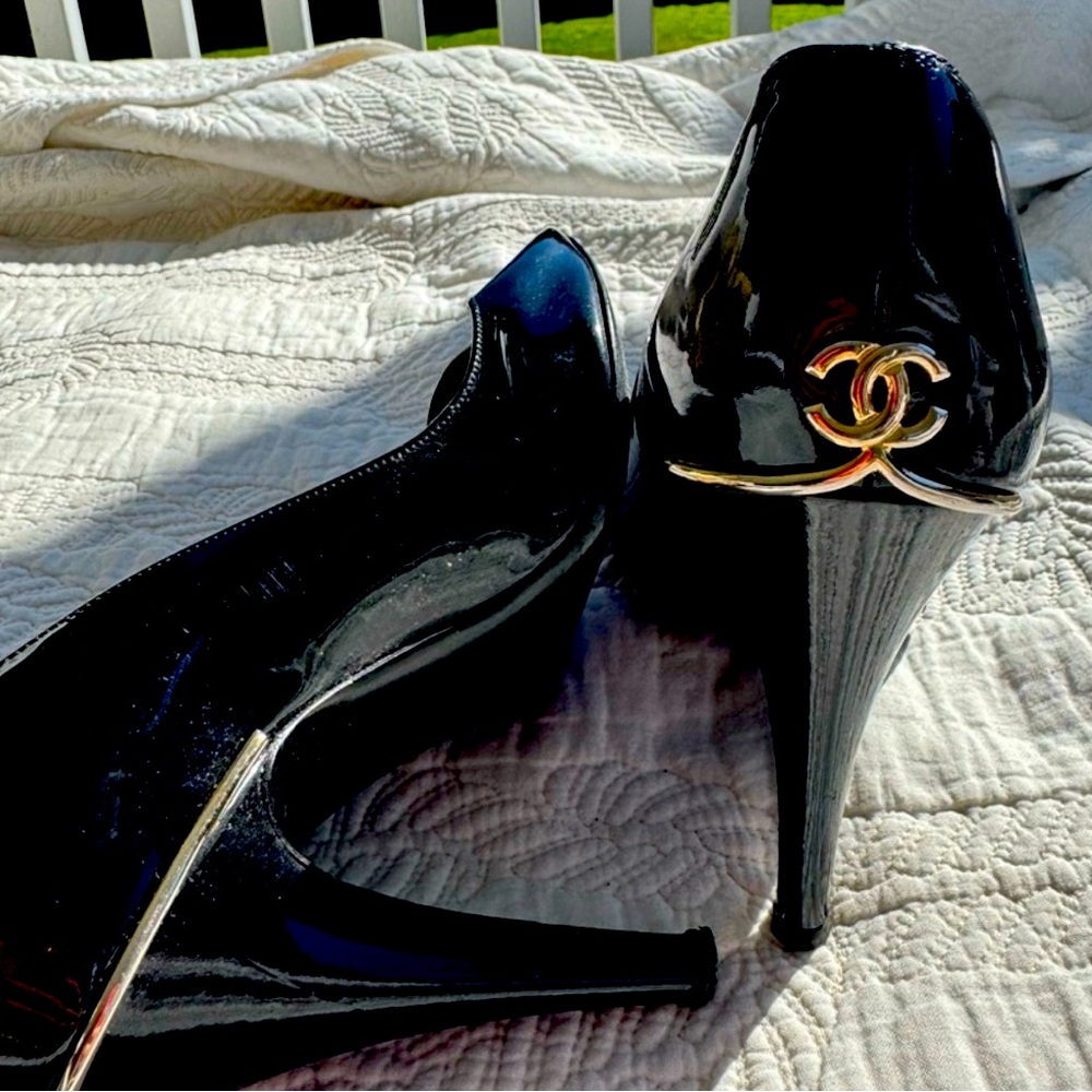 CHANEL Black Heels Patent Leather Elegance